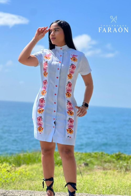 Vestido Chacabana étnico inspirado en la flor nacional